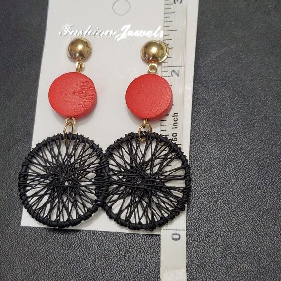 *Sale* Gold tone red and black earrings - Picture 5 of 7
